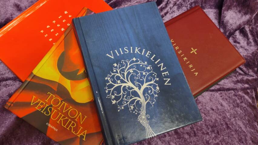 Erilaisia laulukirjoja, Nuoren seurakunnan-veisukirja, Viisikielinen, Virsikirja